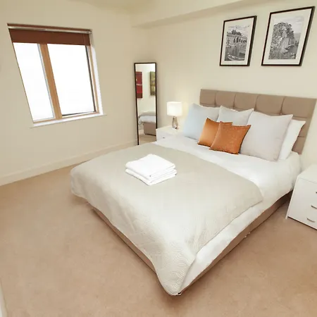 Grand Canal Quay Sleeps 8