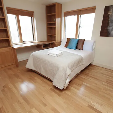 Grand Canal Quay Sleeps 8 *