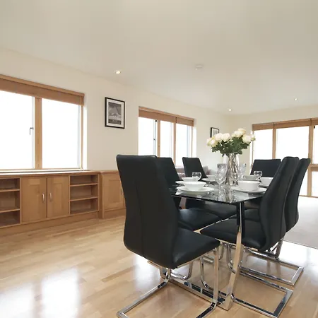 Grand Canal Quay Sleeps 8 * Dublin