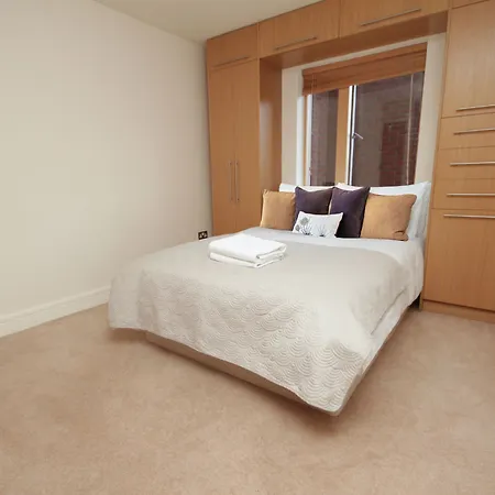 Grand Canal Quay Sleeps 8 Apartment *